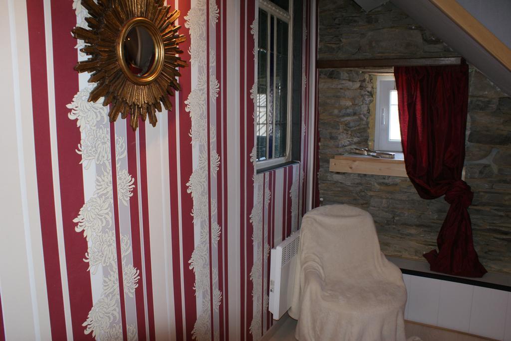 Le Gite De L Ourthe Ortheuville Buitenkant foto